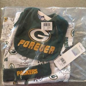 NWT Green Bay Packers infant onesie set